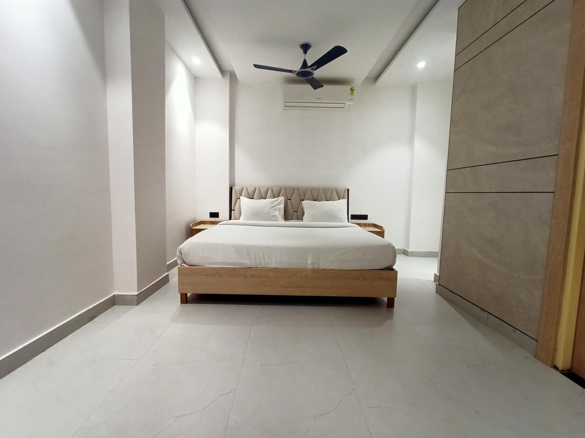 Hotel Global Inn -1 Km From Railway Station - Lift Food And Free Parking Лакнау Екстериор снимка