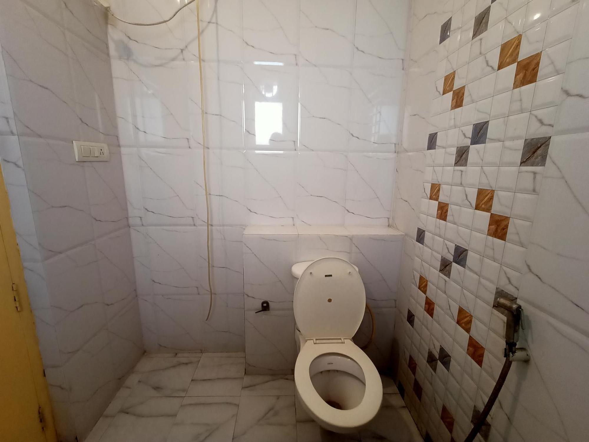 Hotel Global Inn -1 Km From Railway Station - Lift Food And Free Parking Лакнау Екстериор снимка