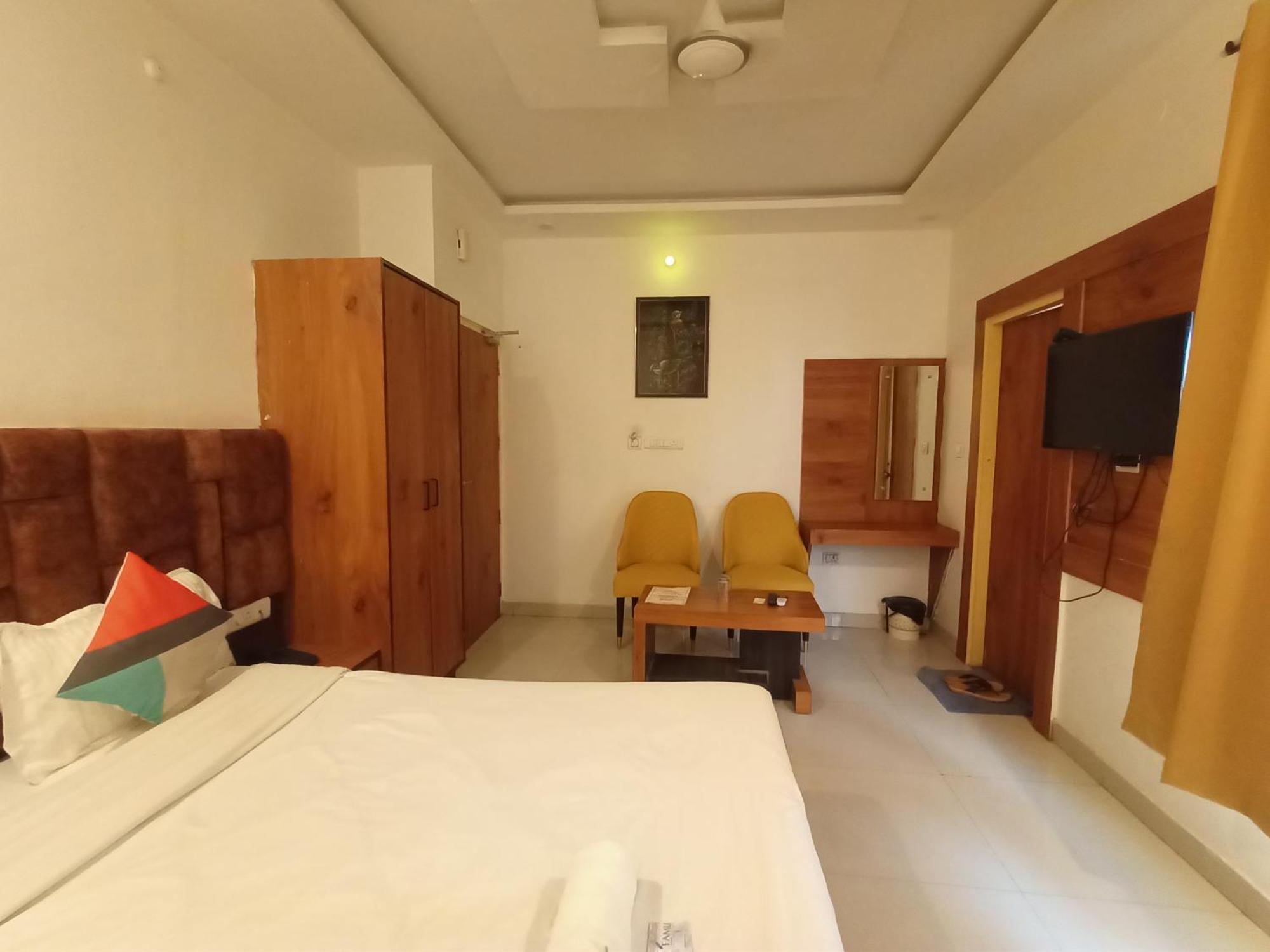Hotel Global Inn -1 Km From Railway Station - Lift Food And Free Parking Лакнау Екстериор снимка