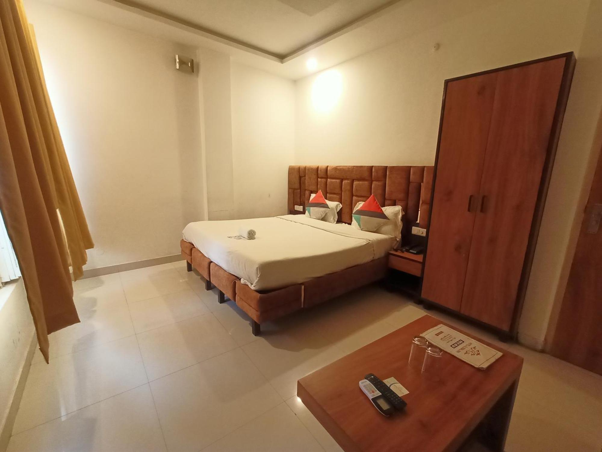 Hotel Global Inn -1 Km From Railway Station - Lift Food And Free Parking Лакнау Екстериор снимка