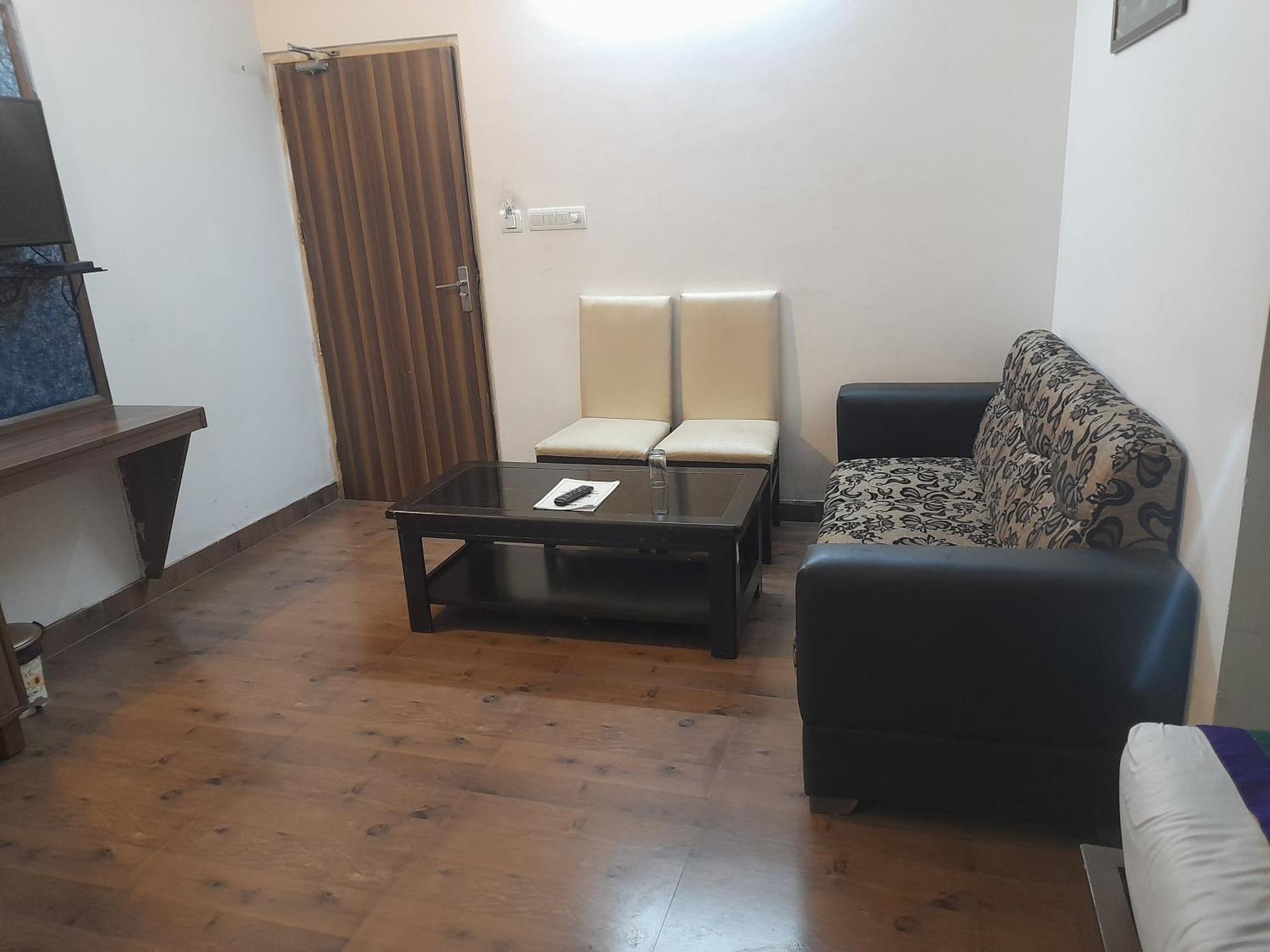 Hotel Global Inn -1 Km From Railway Station - Lift Food And Free Parking Лакнау Екстериор снимка