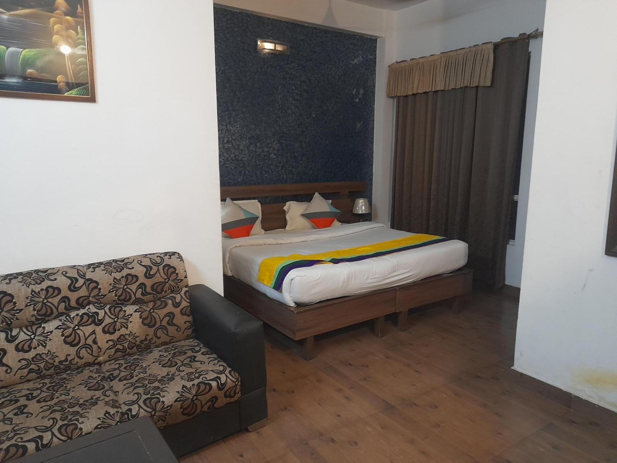 Hotel Global Inn -1 Km From Railway Station - Lift Food And Free Parking Лакнау Екстериор снимка