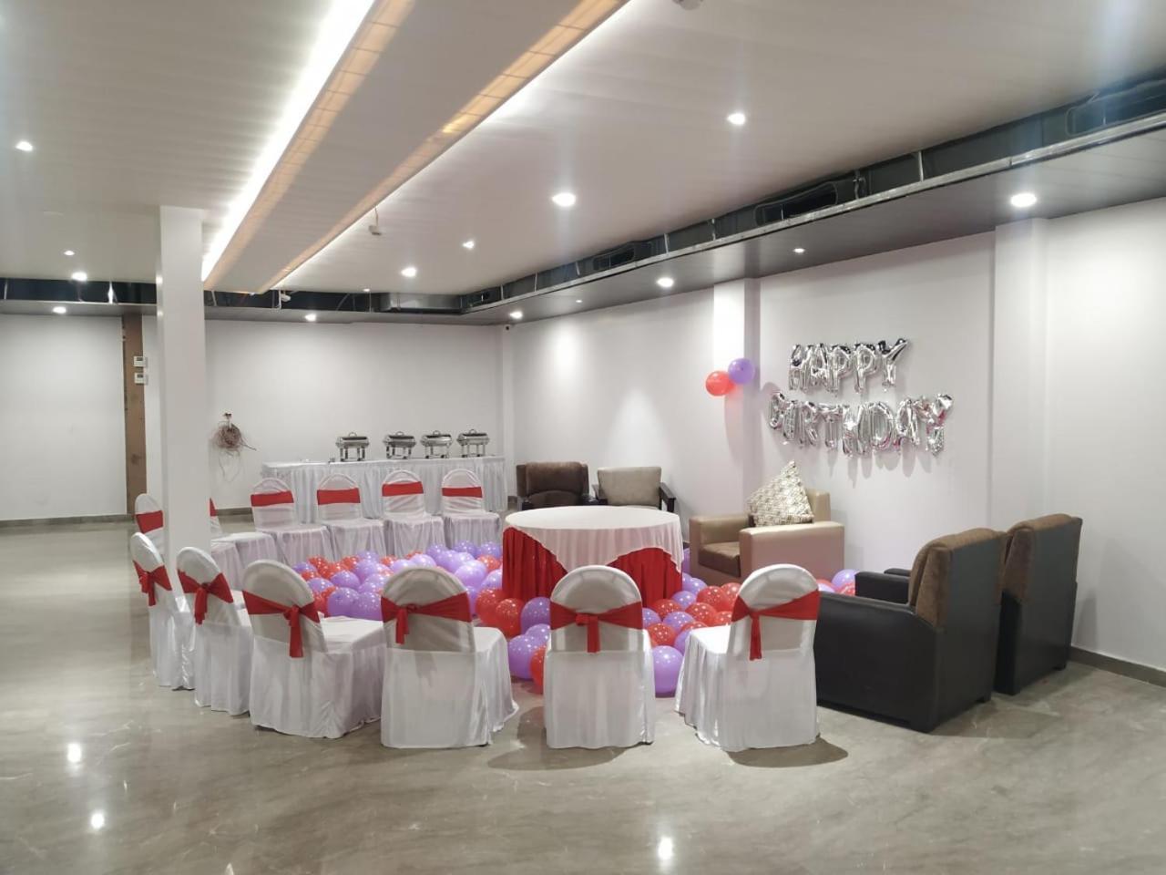 Hotel Global Inn -1 Km From Railway Station - Lift Food And Free Parking Лакнау Екстериор снимка